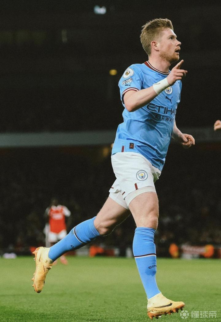 柯里第3节摔伤退赛 勇士受惊等待验伤结果