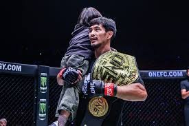 罗体：那不勒斯暂停引进左边锋，搁置了对斯特林和格10的联系